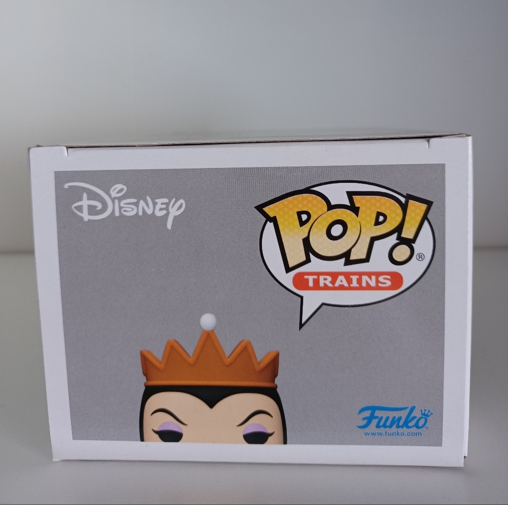 Disney Villains Evil Queen In Cart From Snow White 16 Trains Exclusive Funko Pop - Picture 6 of 8